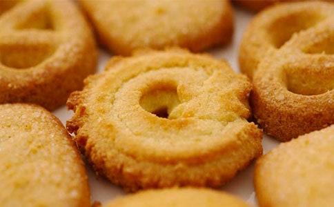 小班美术陶艺活动教案:妙妙饼干屋