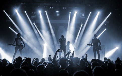 《女歌手》赏析