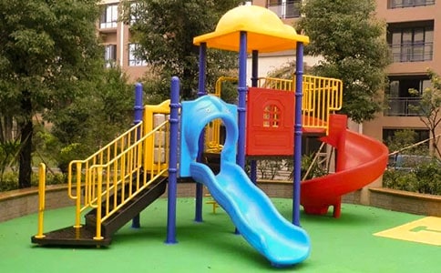 中班上学期安全教案《欢乐滑滑梯》