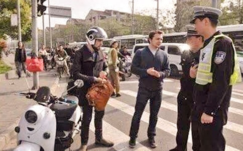 《交警叔叔》中班安全教案