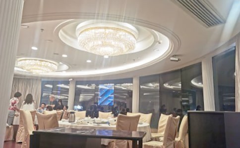 《在酒楼上》的色调对比