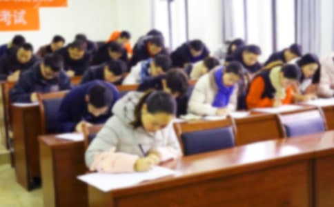 ���Ŵ�ҵ��Ա��ְ�ʸ����ܽ�