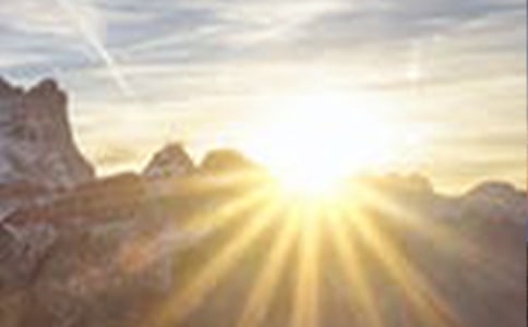 《谁先迎来黎明》教案范文