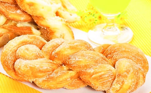 小班美术优秀教案及教学反思《做麻花》