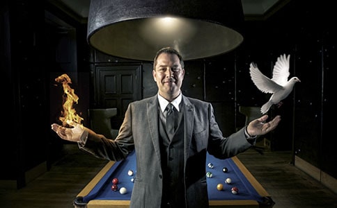 神奇的魔术师小班教案