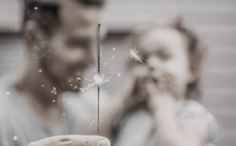 �ǰֱ���4��Ů����������