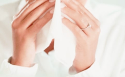 小班健康活动教案《轻轻打喷嚏》