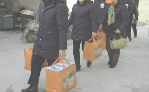 �������