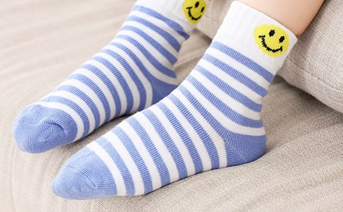 С���ۺϣ����ӱ�����һ��