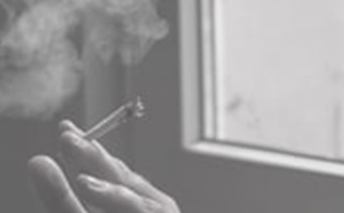 好奇心和环境是导致青少年吸烟的主因