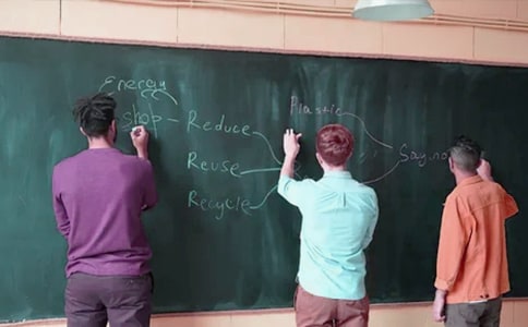 在自由规则中燃起学子创造激情