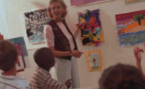 幼儿园大班教案《春雨的色彩》含反思