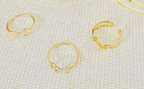 �鱦������ͬ