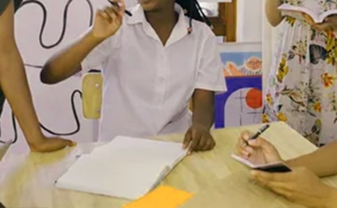 增强总结课文的鲜明性